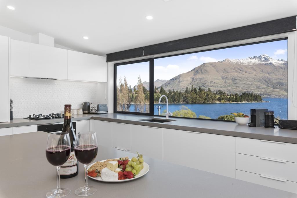 Lakeside Luxury On Suburb Street Queenstown Exterior foto